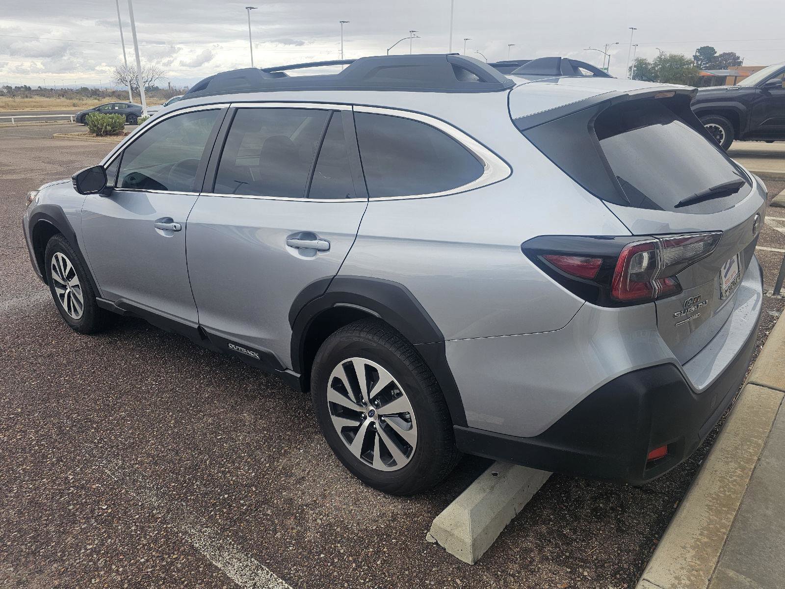 Used 2024 Subaru Outback Premium image 3