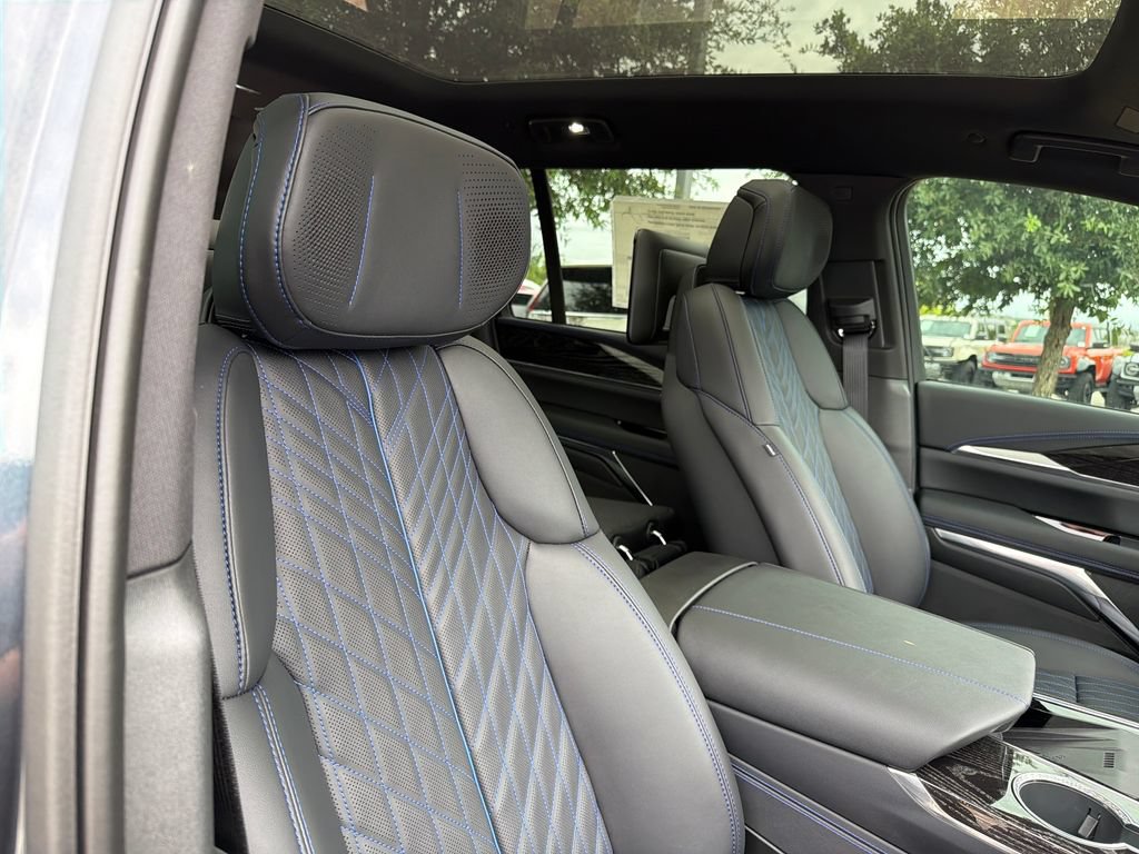 New 2026 Cadillac Escalade IQL Sport 1 w/ LPO, Floor Liner Package AWD/4WD image 40