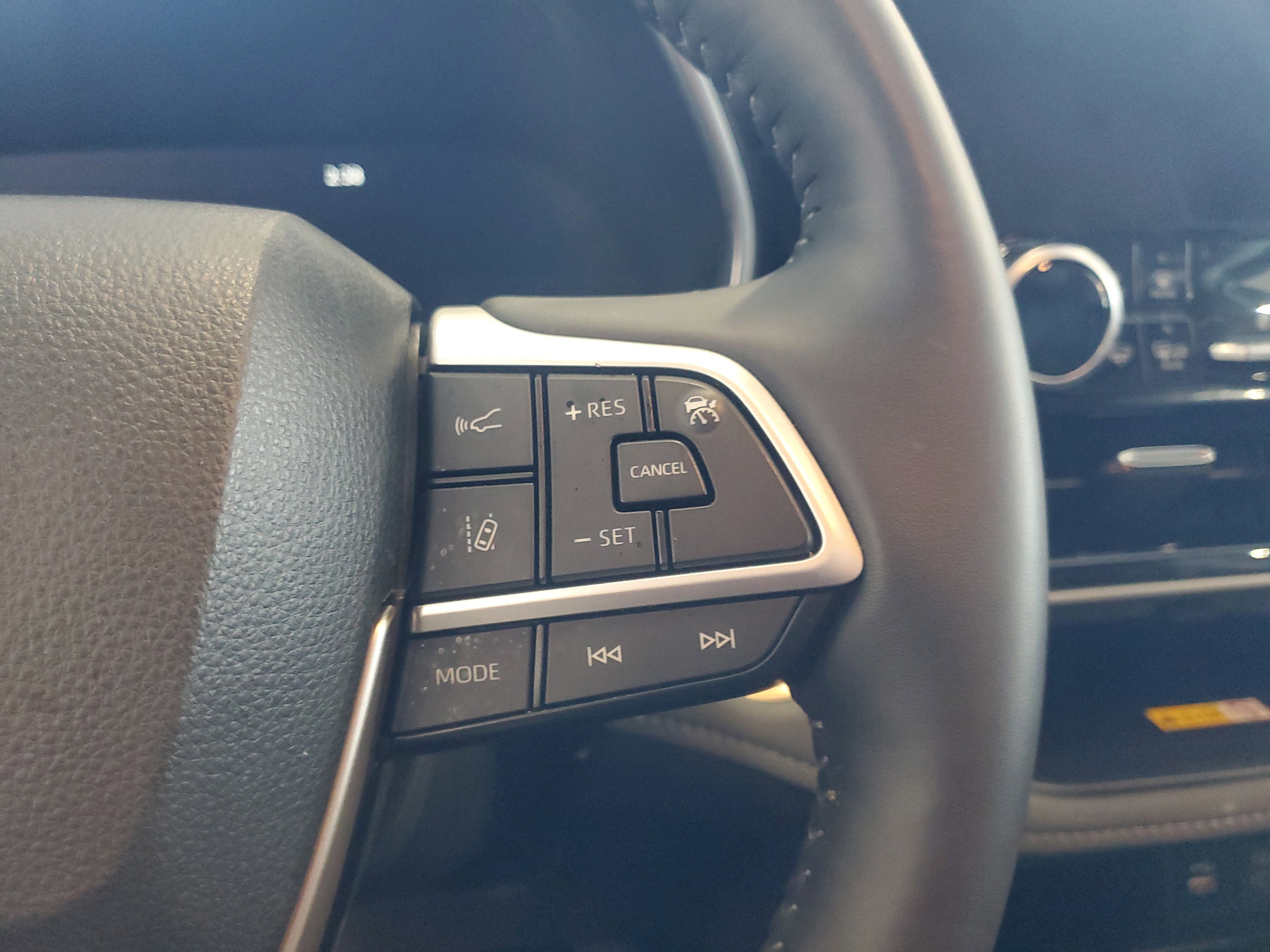 Certified 2025 Toyota Highlander Platinum AWD/4WD image 19