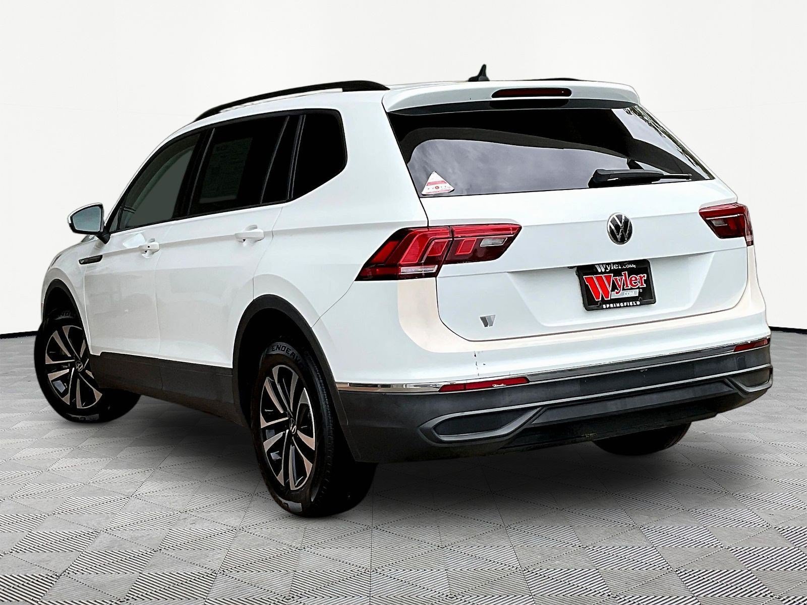 Used 2023 Volkswagen Tiguan S FWD image 4