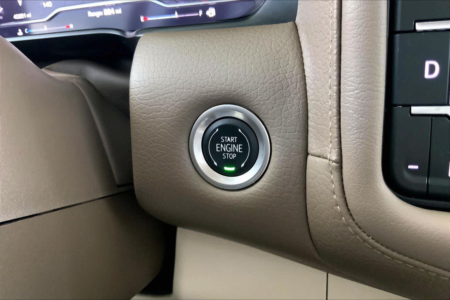 Used 2024 GMC Yukon Denali RWD image 35