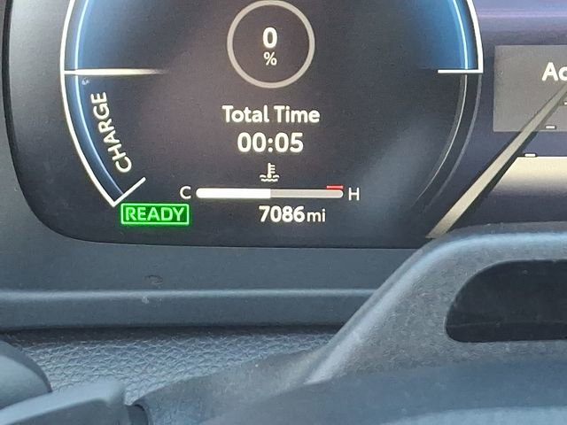 Used 2025 Toyota Crown Signia w/ Advanced Technology Package image 20