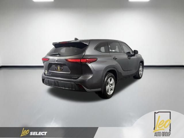 Used 2021 Toyota Highlander LE image 5