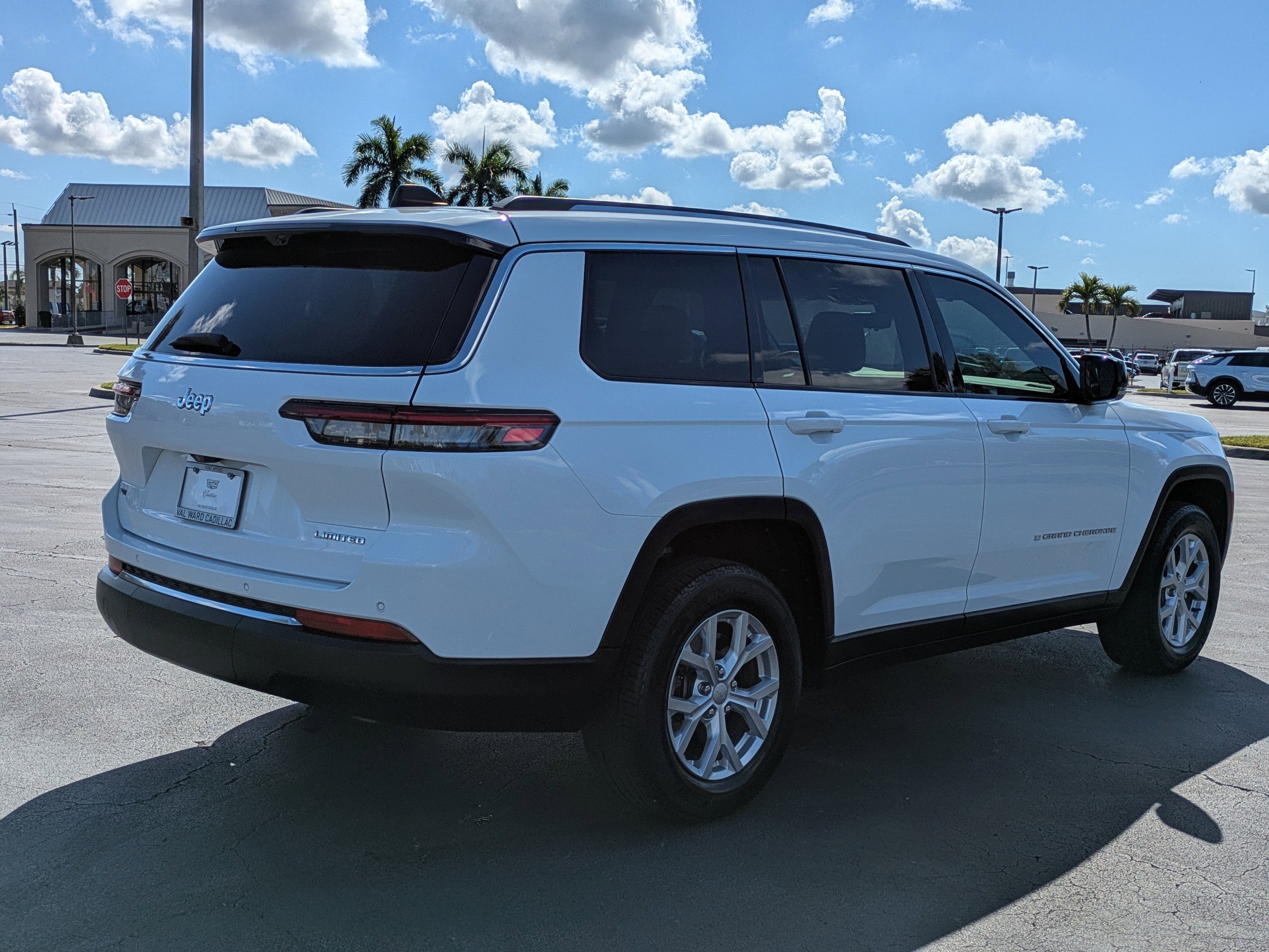 Used 2023 Jeep Grand Cherokee L Limited w/ Luxury Tech Group II image 6