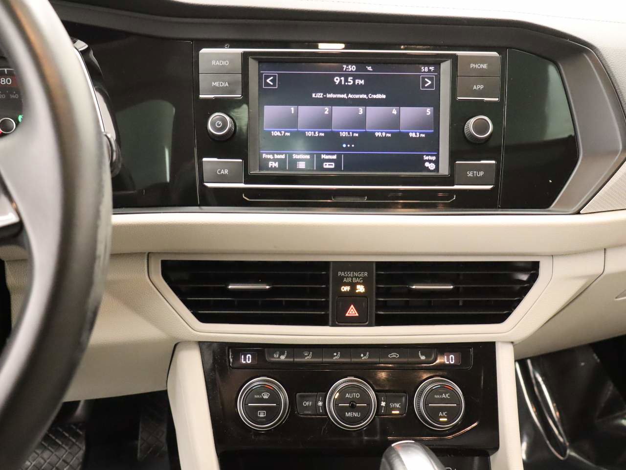 Used 2019 Volkswagen Jetta SE image 10