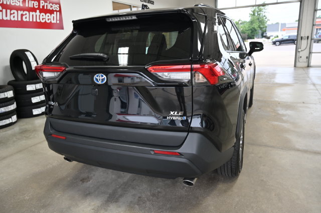 Used 2024 Toyota RAV4 XLE AWD/4WD image 6
