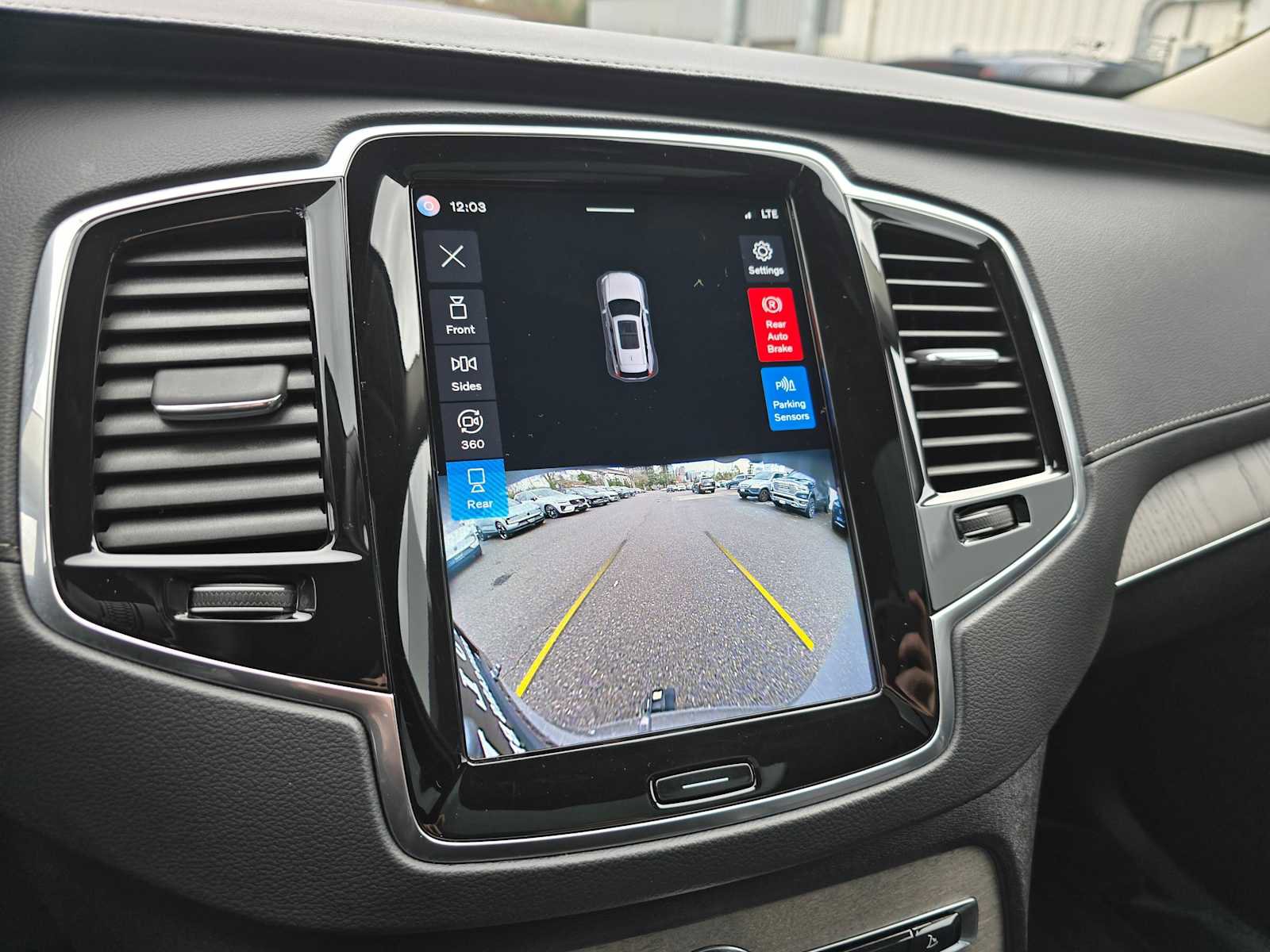 Certified 2023 Volvo XC90 T8 Ultimate w/ Protection Package Premier image 31