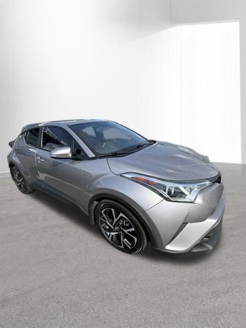 Used 2018 Toyota C-HR XLE FWD image 3