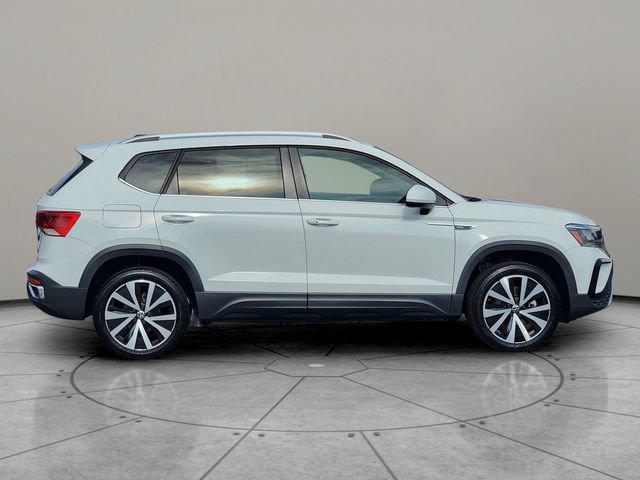 Used 2024 Volkswagen Taos SE FWD image 12