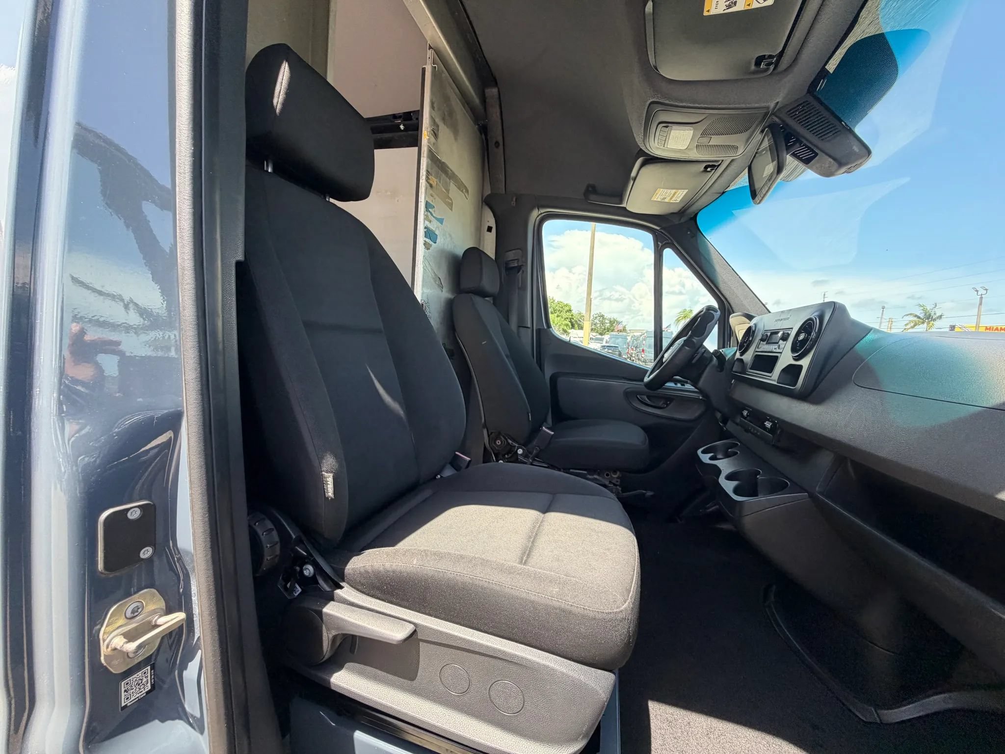 Used 2019 Mercedes-Benz Sprinter 2500 170 Extended Cargo image 15