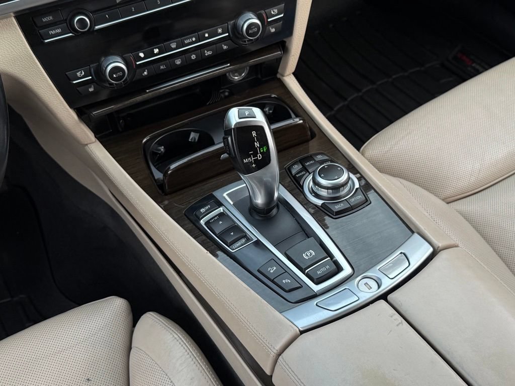 Used 2012 BMW 750i xDrive AWD/4WD image 24