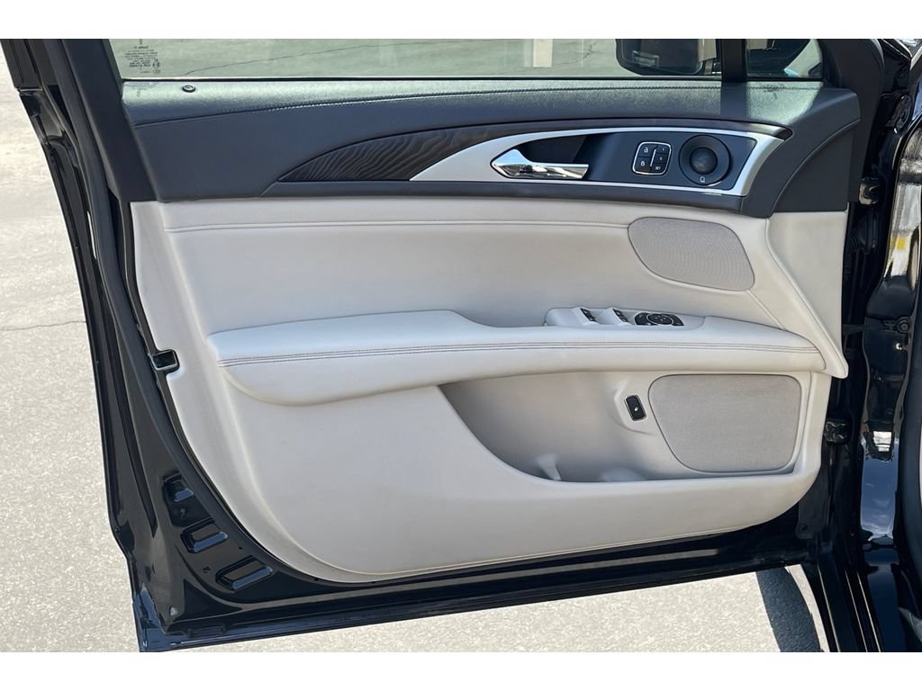 Used 2018 Lincoln MKZ Reserve FWD image 12