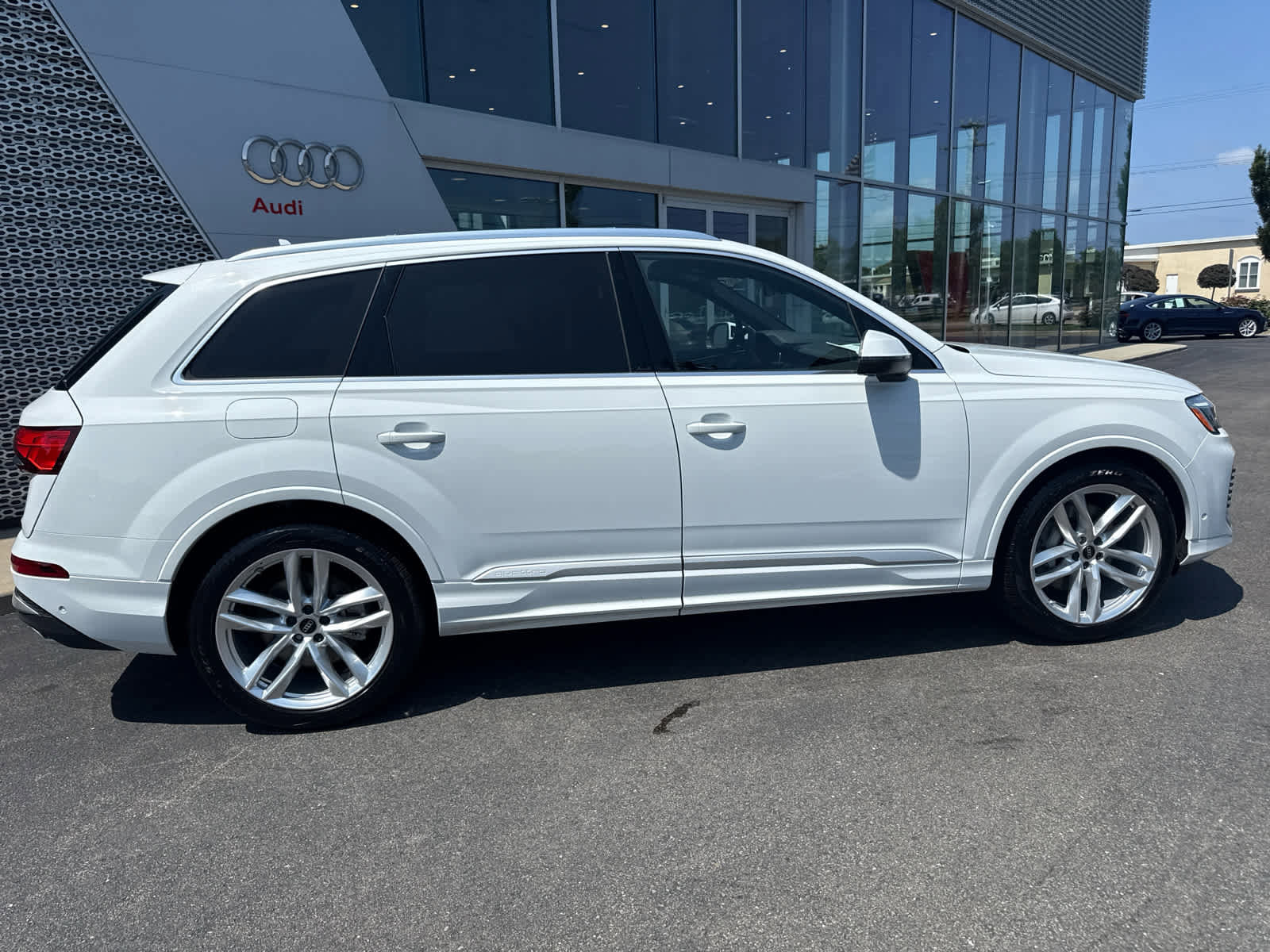 New 2025 Audi Q7 3.0T Premium Plus image 9