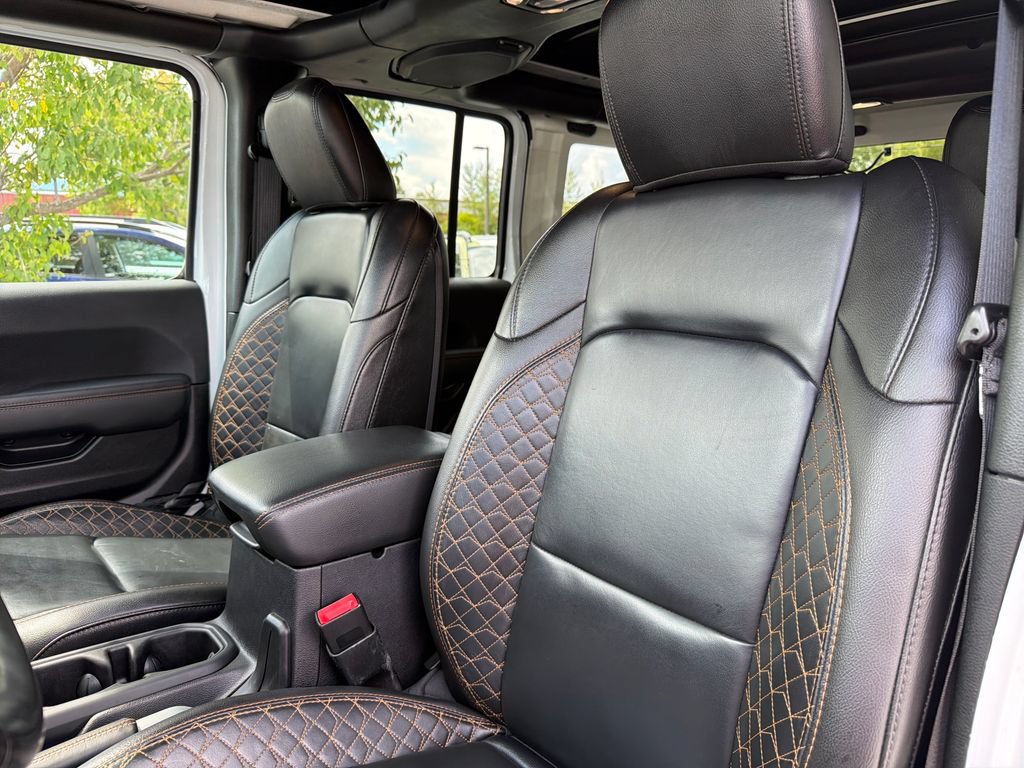 Used 2021 Jeep Wrangler Unlimited Sahara AWD/4WD image 21