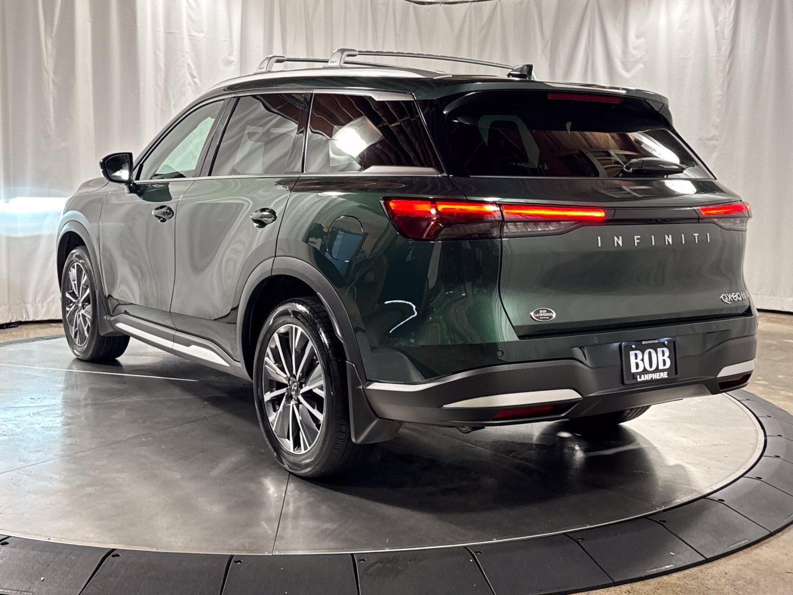Certified 2026 INFINITI QX60 Luxe w/ Family Package AWD/4WD image 11
