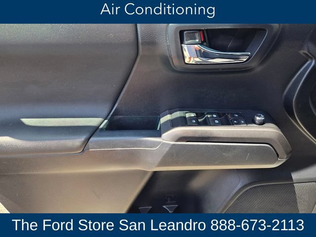 Used 2018 Toyota Tacoma TRD Off-Road w/ Technology Package AWD/4WD image 22