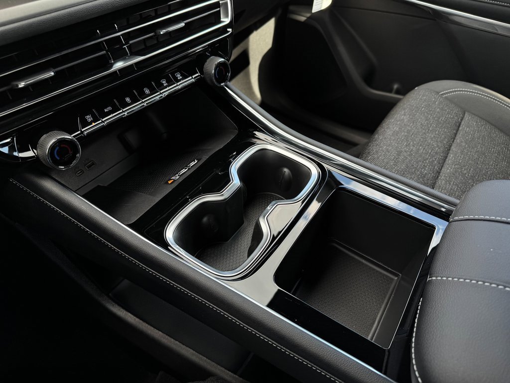 New 2025 Chevrolet Traverse LT image 28