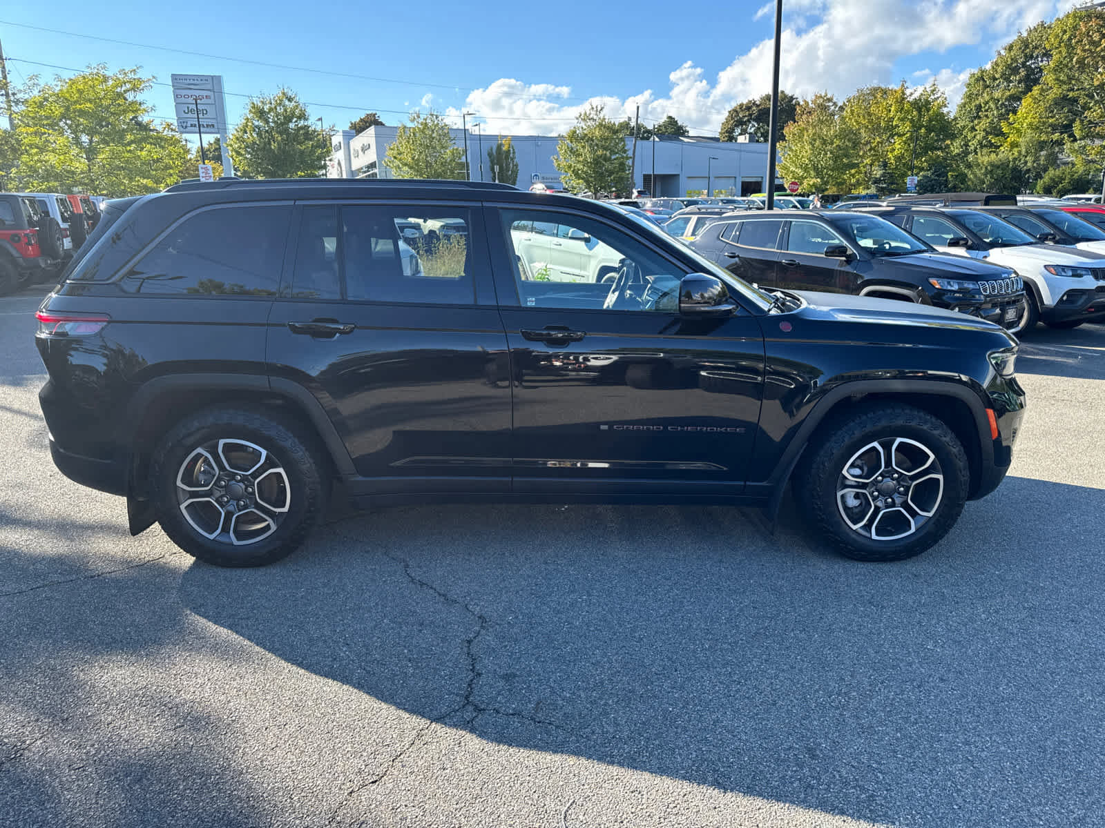 Used 2022 Jeep Grand Cherokee Trailhawk image 7