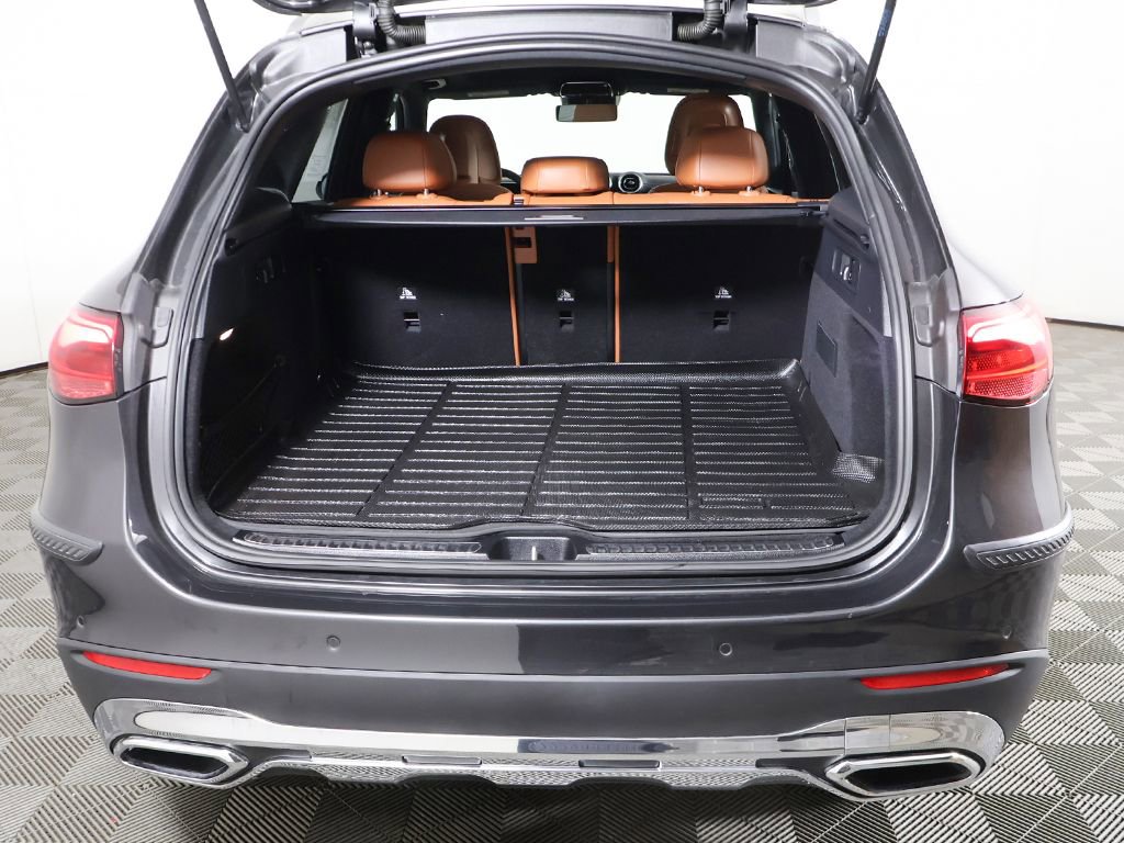 Used 2025 Mercedes-Benz GLC 300 4MATIC image 16
