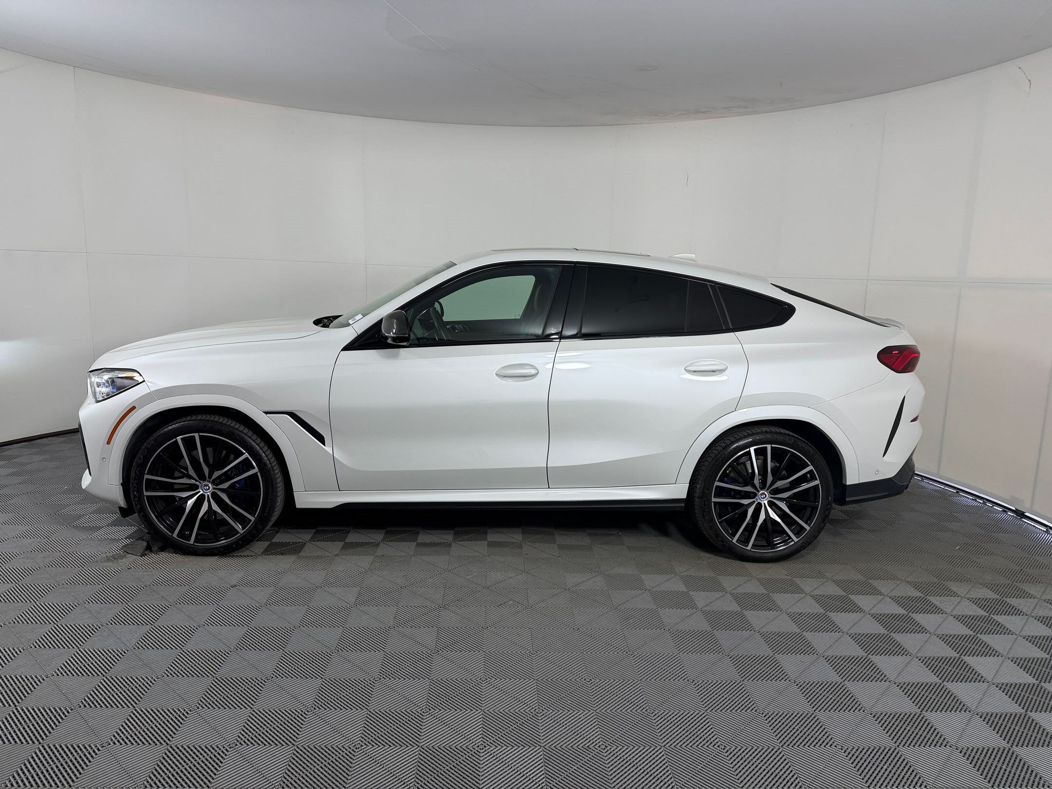 Certified 2023 BMW X6 M50i w/ Executive Package AWD/4WD image 2