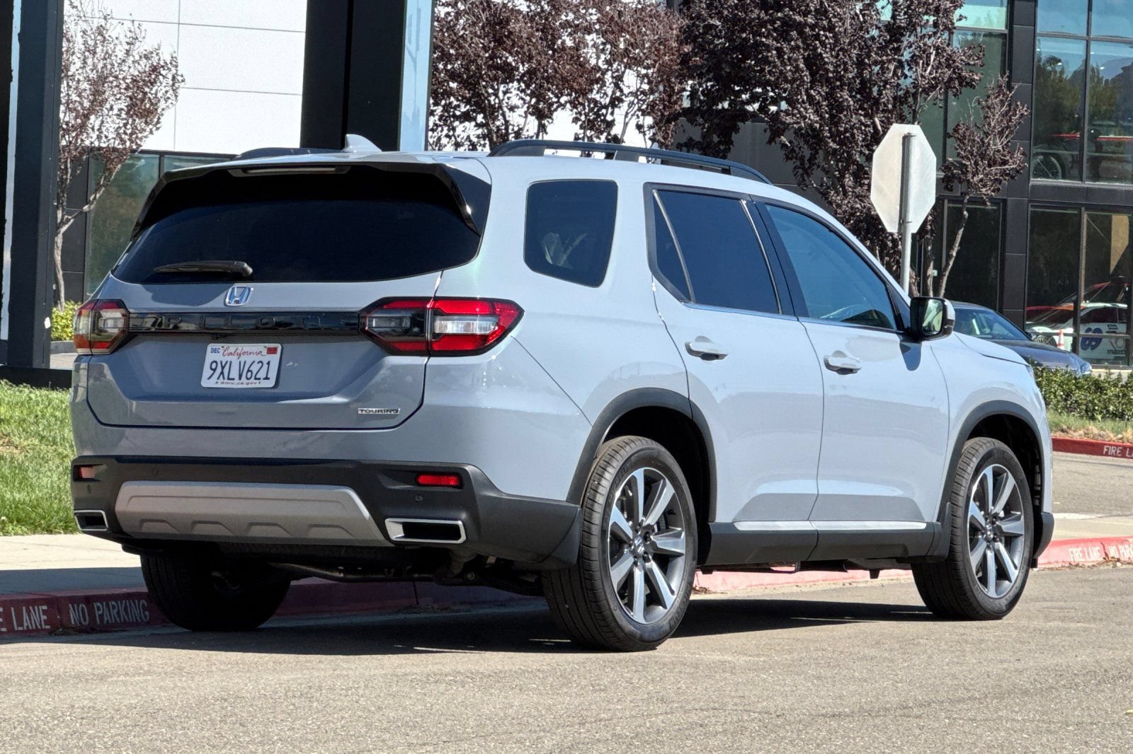 Used 2025 Honda Pilot Touring image 4