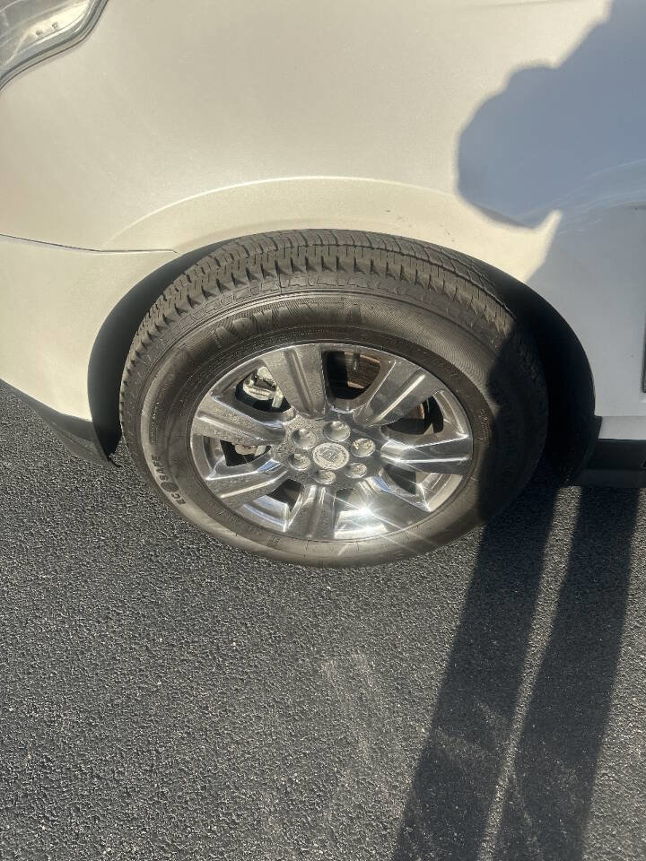 Used 2014 Cadillac SRX Luxury w/ Driver Awareness Package image 7