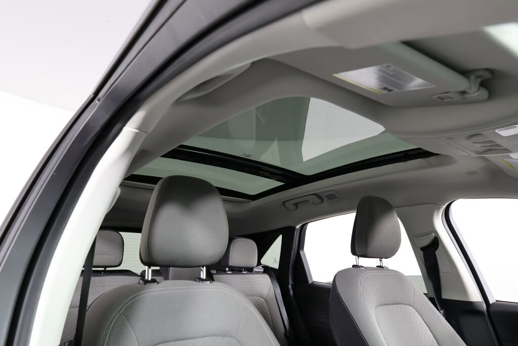 Used 2022 Ford Escape SE w/ SE Sport Appearance Package image 40