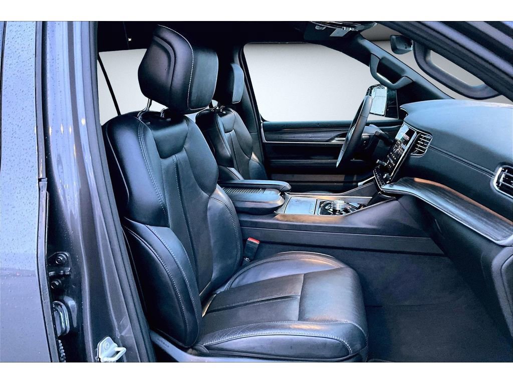 Used 2024 Jeep Wagoneer L Series II w/ Flexible Seating Group image 8