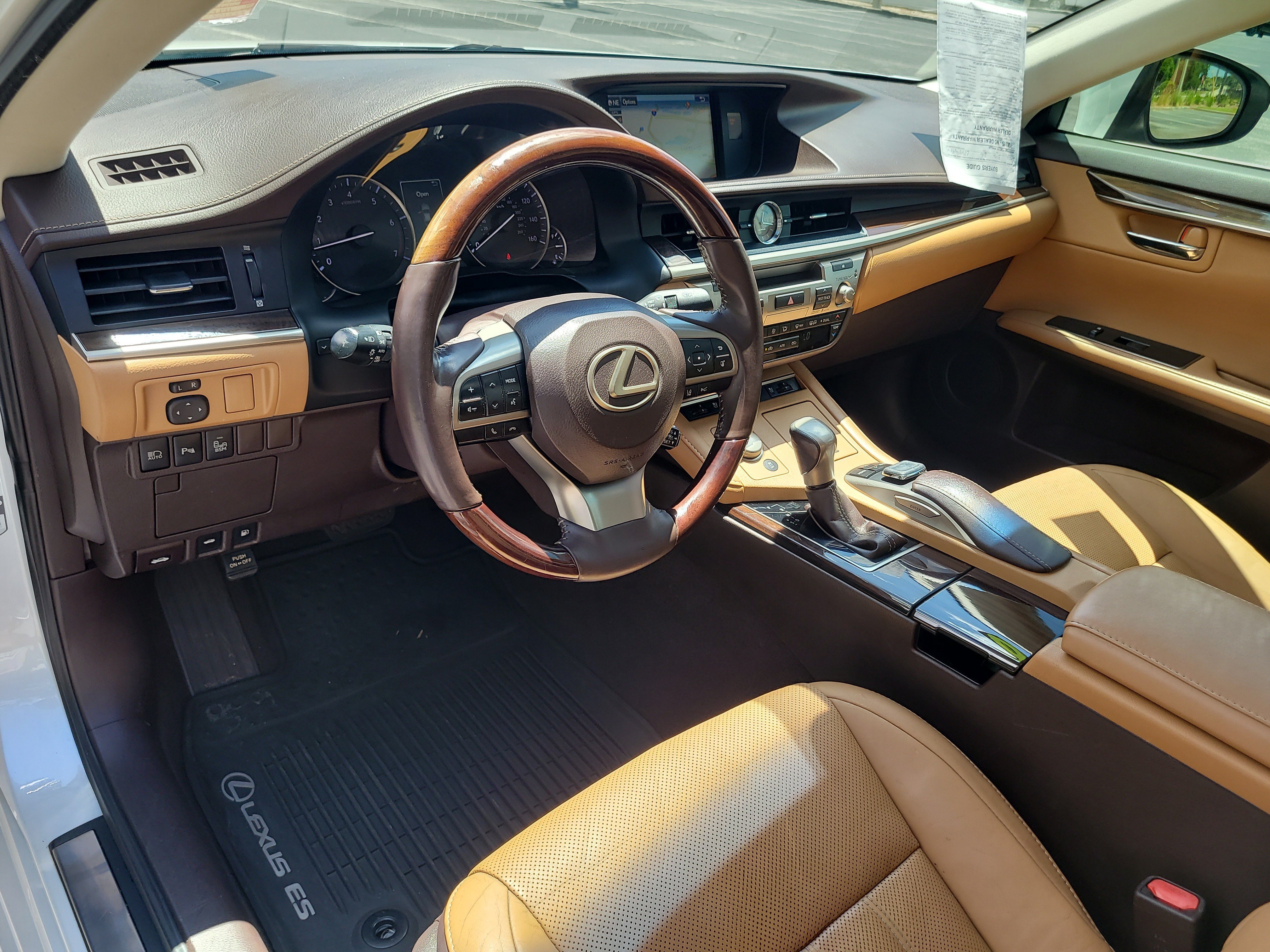 Used 2016 Lexus ES 350 w/ Luxury Package w/Wood Trim FWD image 18