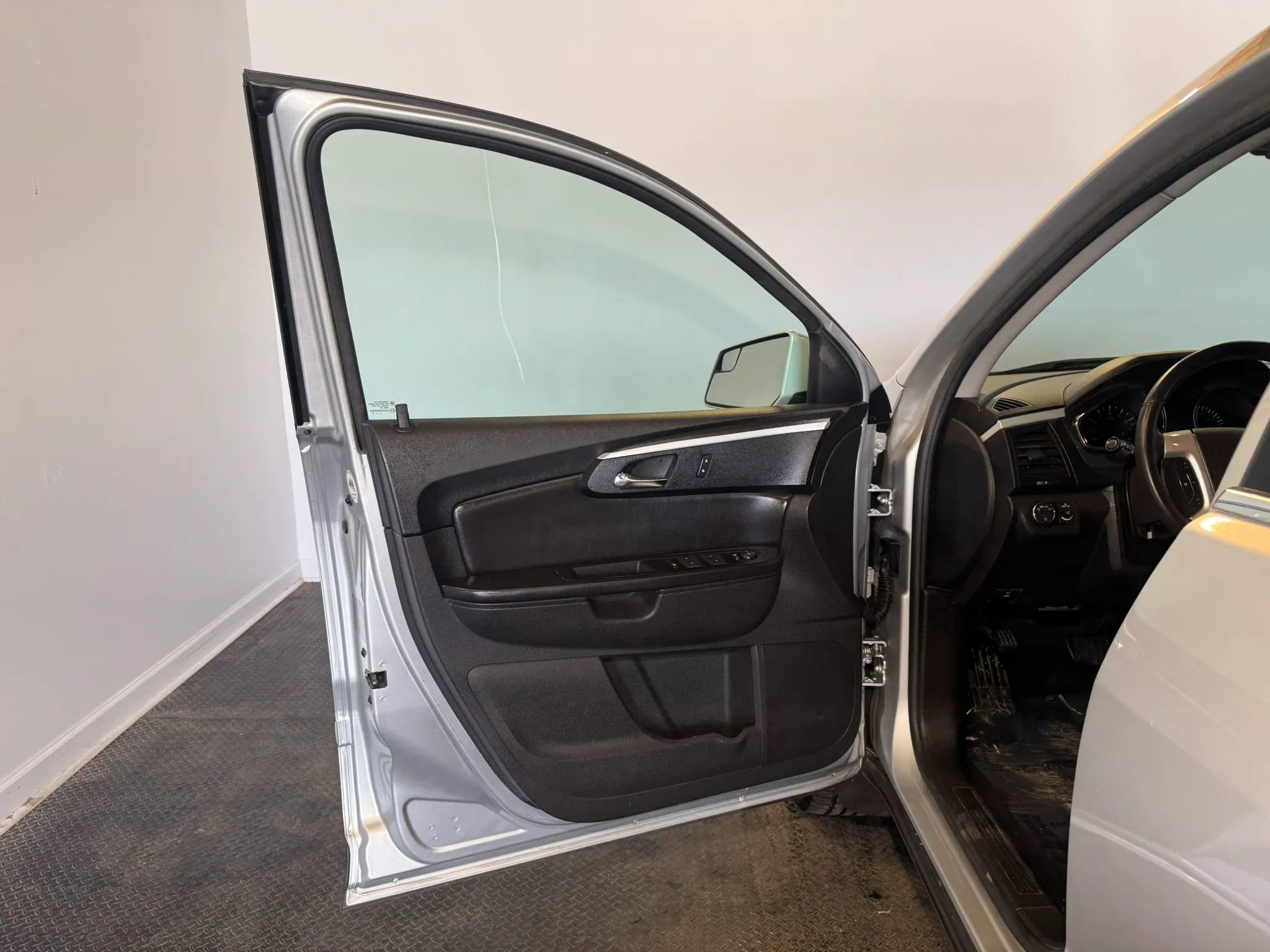 Used 2010 Chevrolet Traverse LT w/ Personal Connectivity Package FWD image 7