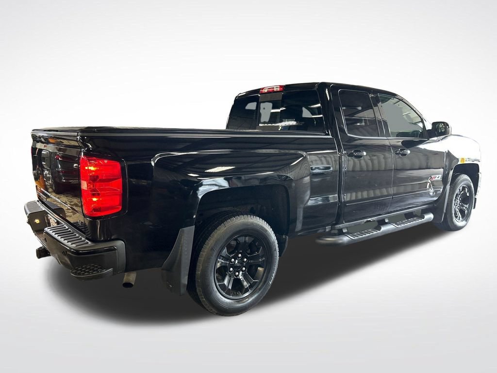 Used 2017 Chevrolet Silverado 1500 LT w/ Midnight Edition AWD/4WD image 5