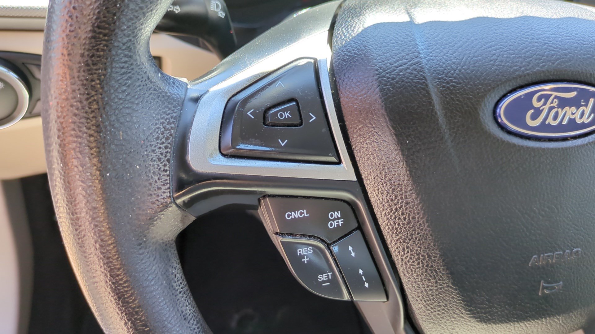 Used 2020 Ford Fusion SE FWD image 16