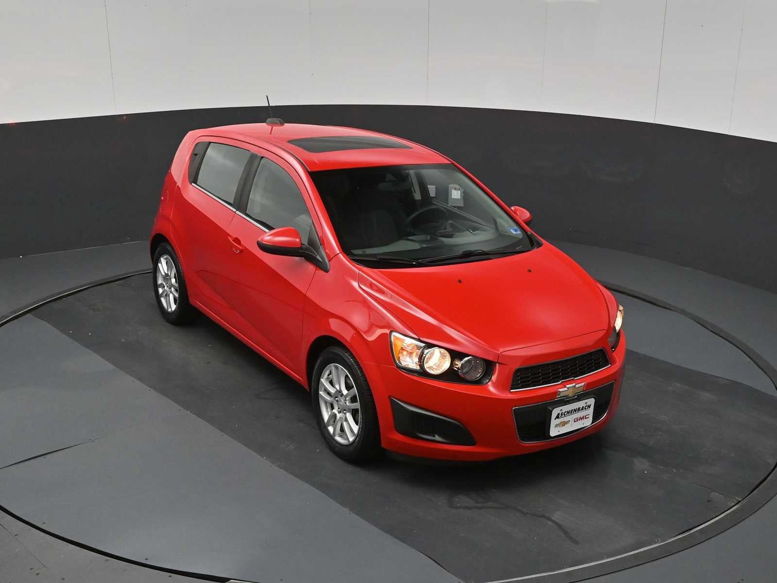 Used 2015 Chevrolet Sonic LT w/ Fun and Sun Package FWD image 10