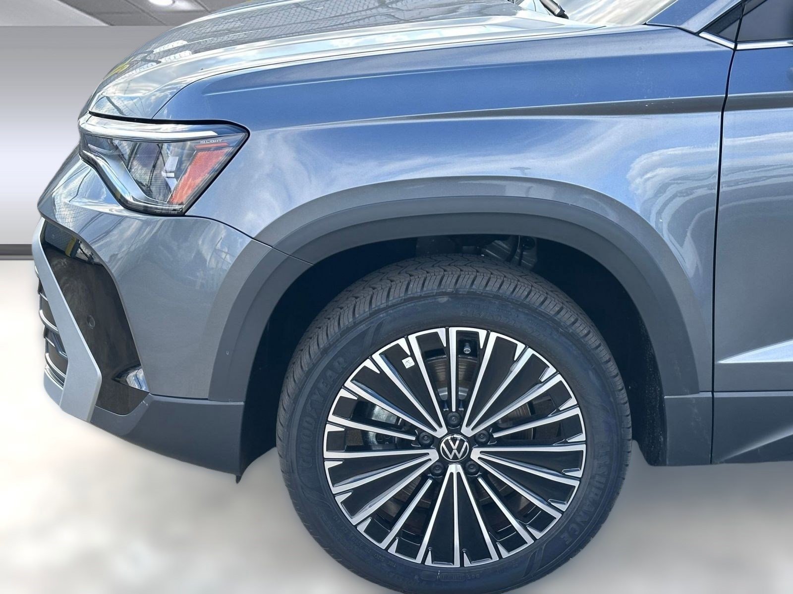 New 2026 Volkswagen Taos SE image 11