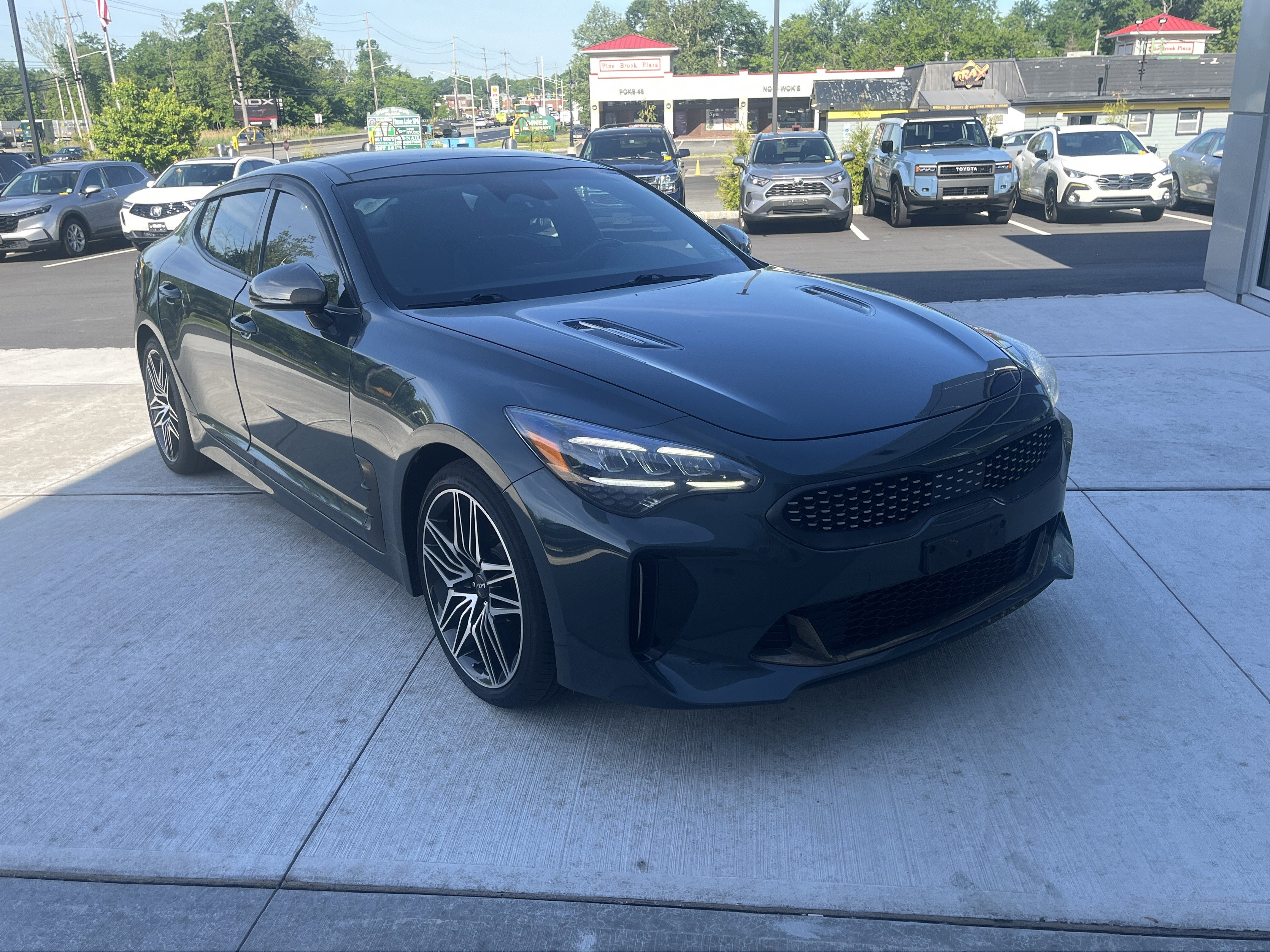 Used 2022 Kia Stinger GT1 AWD/4WD image 2