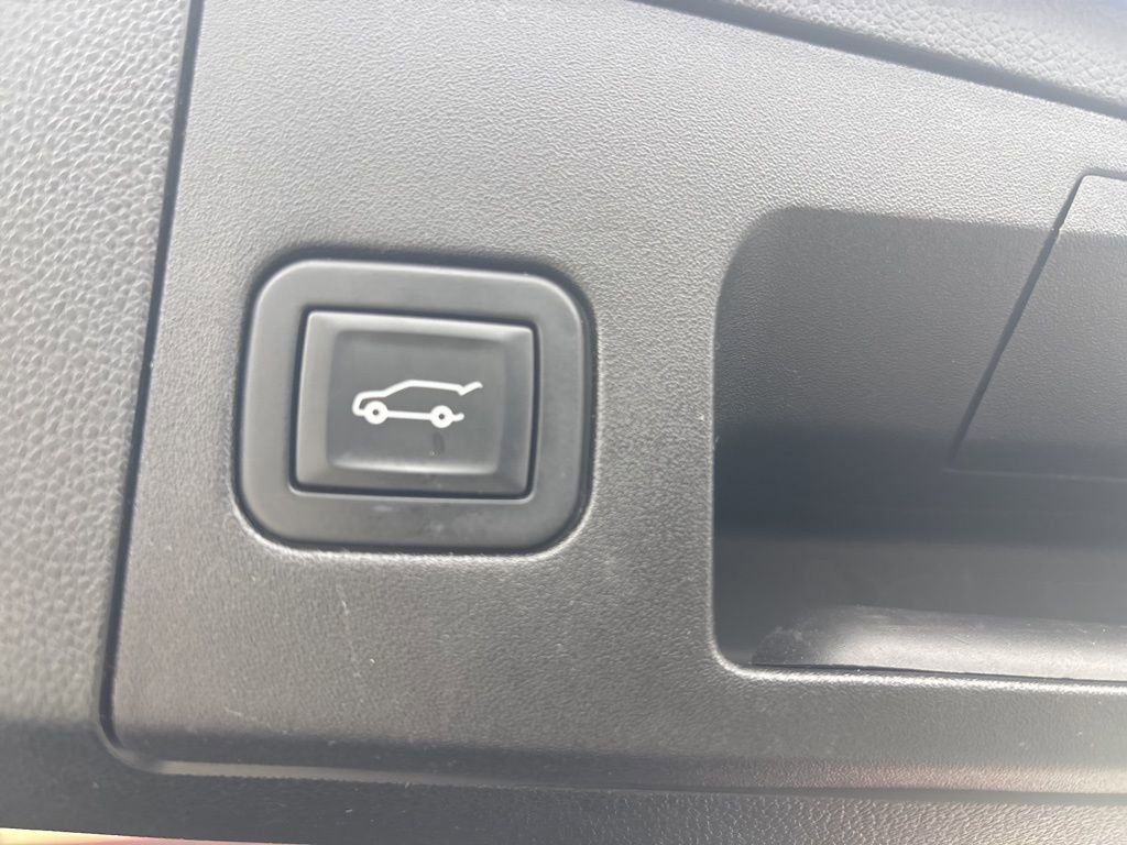 Used 2021 Cadillac XT4 Luxury w/ Cold Weather Package image 30