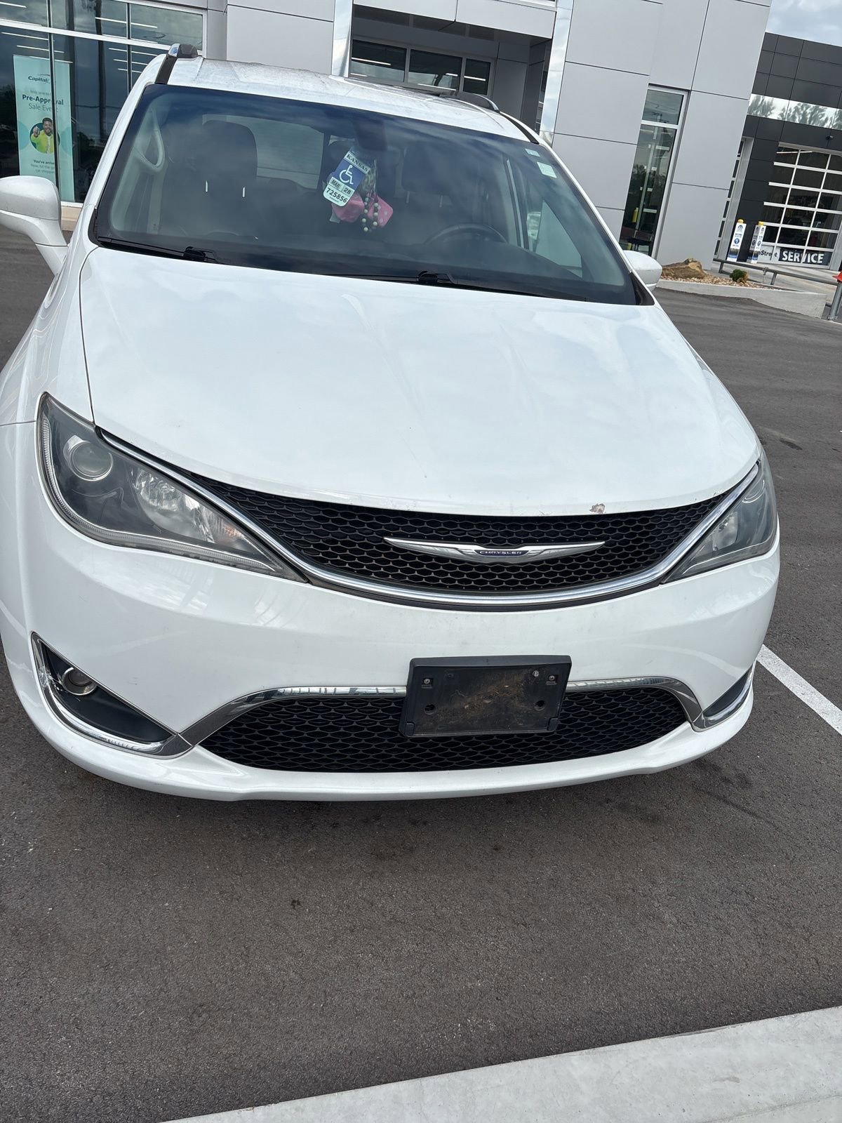 Used 2018 Chrysler Pacifica Touring-L FWD image 5