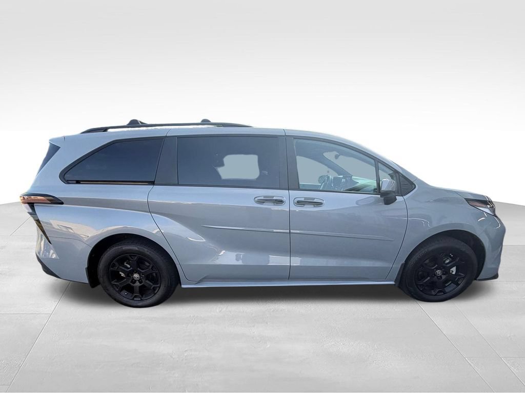 Used 2025 Toyota Sienna XLE Woodland Edition AWD/4WD image 7