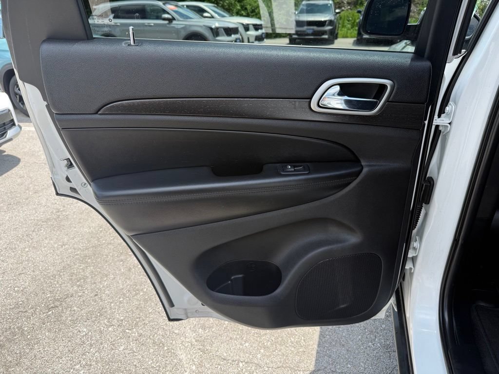 Used 2018 Jeep Grand Cherokee Laredo RWD image 10