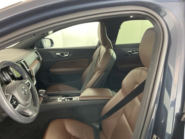 Used 2021 Volvo V60 T5 Cross Country image 13