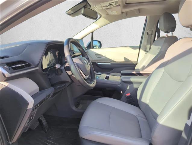 Used 2023 Toyota Sienna XLE w/ XLE Plus Package FWD image 9