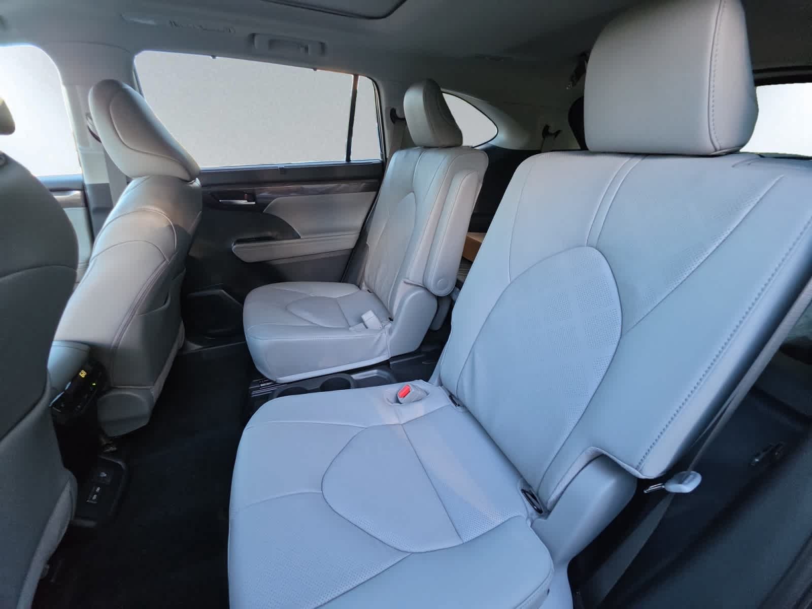 New 2026 Toyota Highlander Platinum AWD/4WD image 19