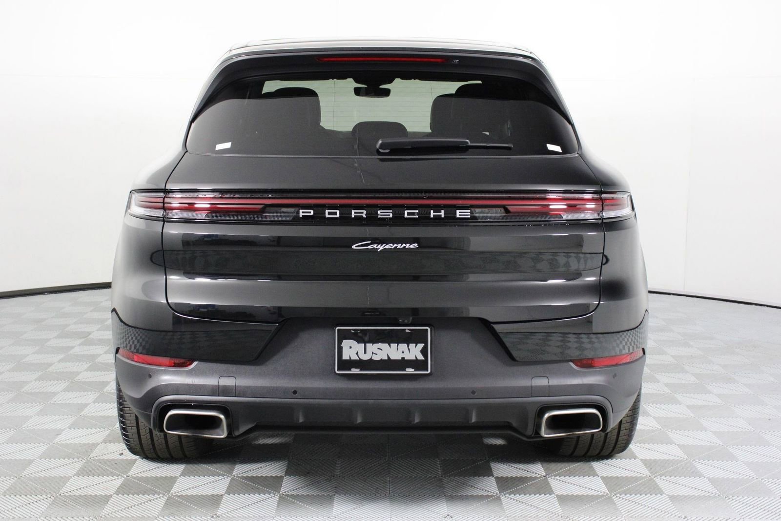 Certified 2025 Porsche Cayenne image 6