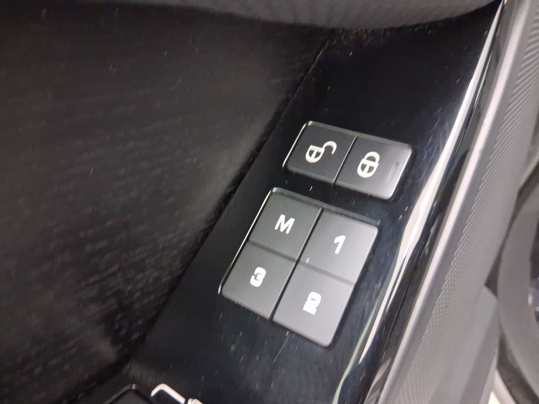 Used 2020 Land Rover Range Rover Velar R-Dynamic S image 12