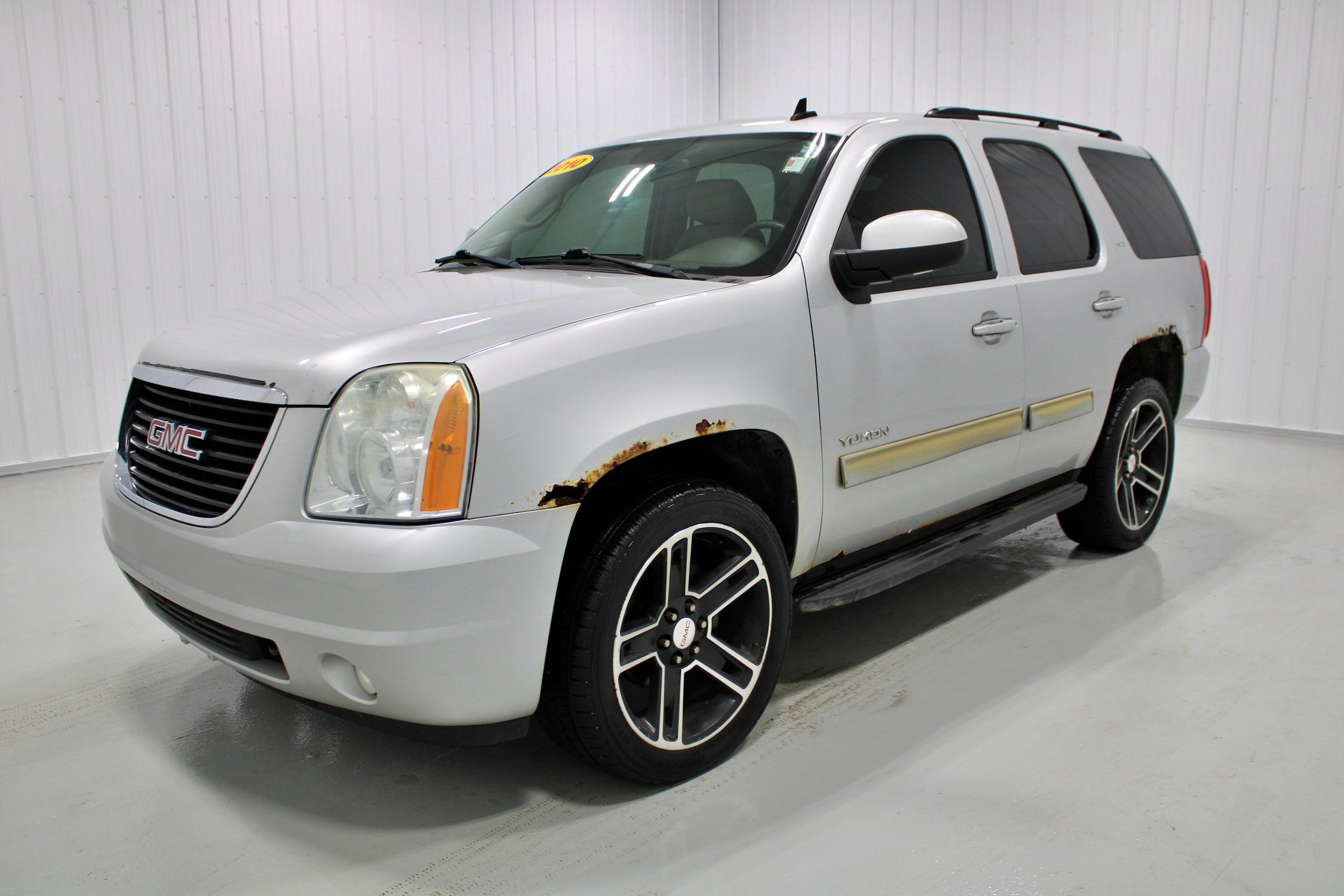 Used 2010 GMC Yukon SLT w/ SLT-2 Equipment Package AWD/4WD image 16
