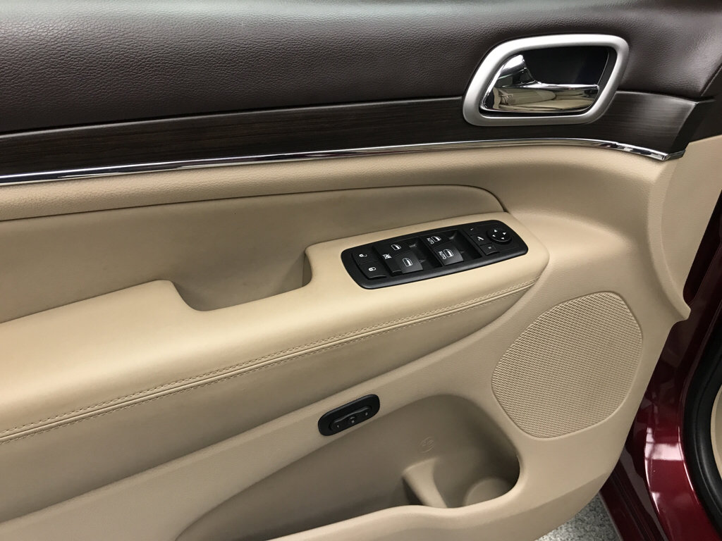 Used 2018 Jeep Grand Cherokee Overland AWD/4WD image 8