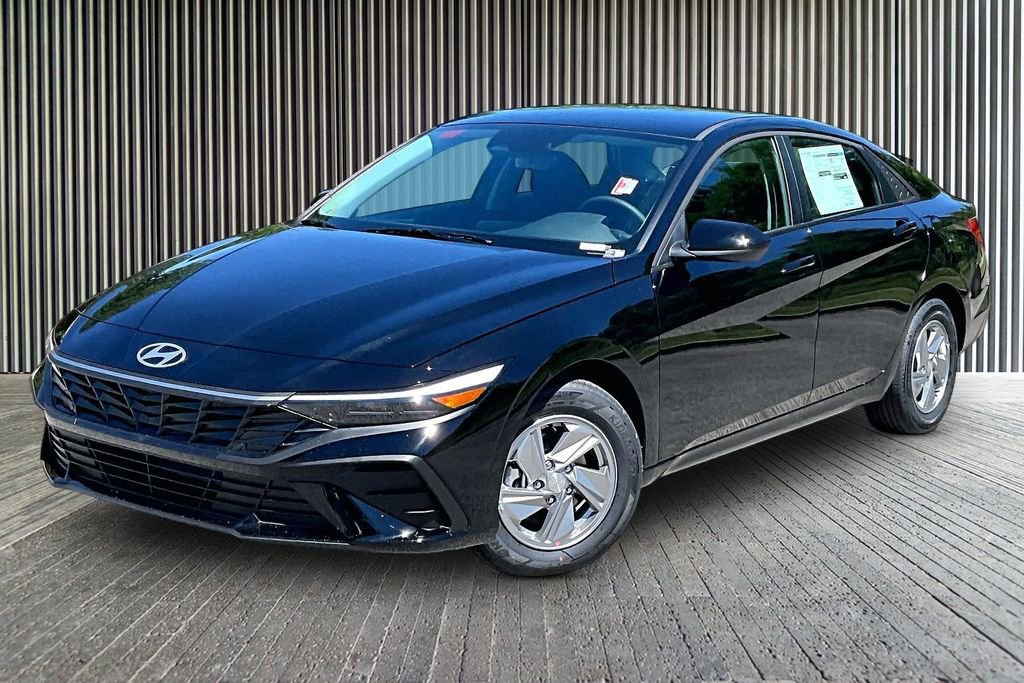 New 2026 Hyundai Elantra SE FWD image 2