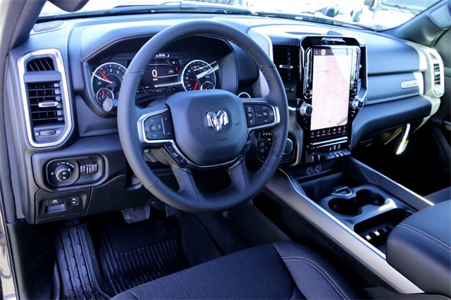 New 2026 RAM 1500 4x4 Crew Cab image 8