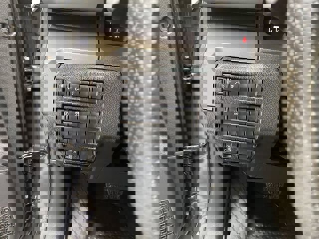 Used 2025 Toyota Tacoma SR5 AWD/4WD image 35