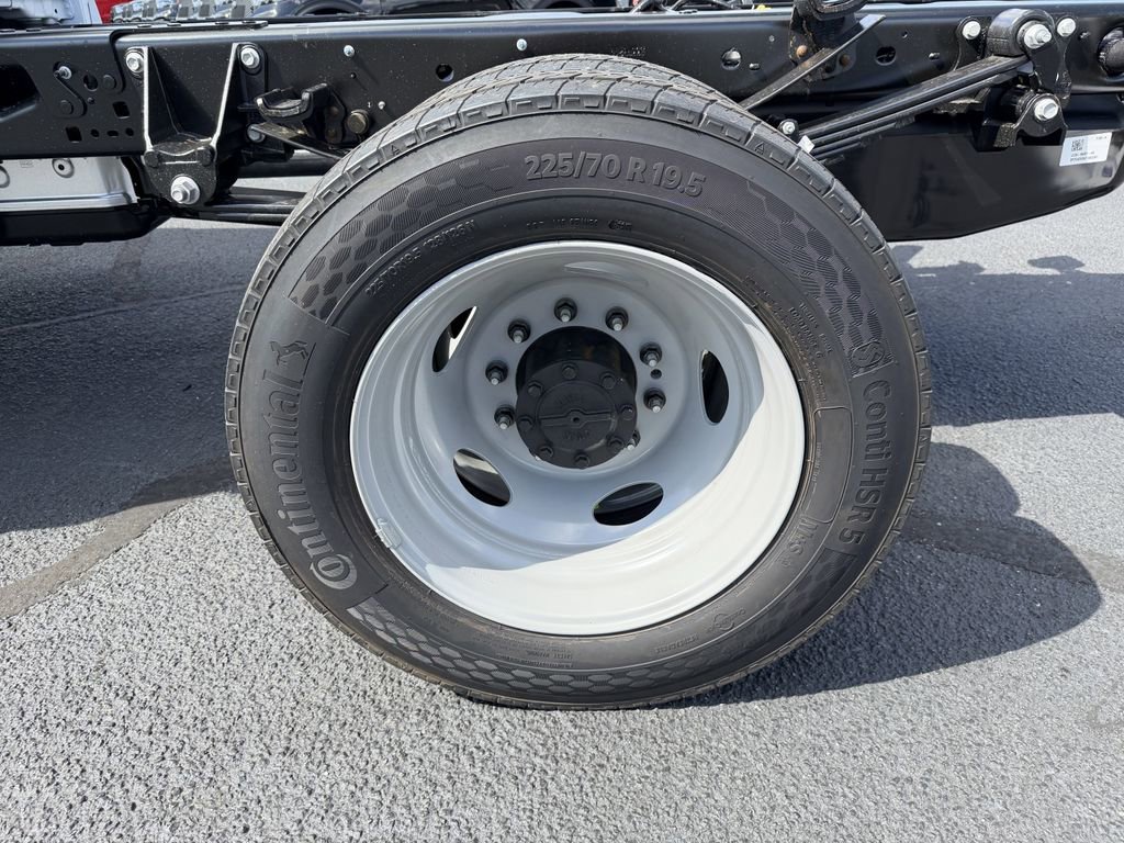 New 2026 Ford F550 4x4 Crew Cab image 21